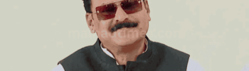 ಶಿವಮೊಗ್ಗ: ಸೌಜನ್ಯ ಸೇರಿದಂತೆ ಮತ್ತಿತರೇ ಪ್ರಕರಣಗಳನ್ನು ಮುಂದಿಟ್ಟುಕೊಂಡು ಧಾರ್ಮಿಕ ಕ್ಷೇತ್ರಗಳನ್ನು ಅಪವಿತ್ರಗೊಳಿಸಲು ಹೋಗಬೇಡಿ. ಜನರಲ್ಲಿ ಗೊಂದಲ ಮೂಡಿಸುವಂತ ಕೆಲಸವನ್ನು ಮಾಡಬೇಡಿ ಎಂಬುದಾಗಿ ಸಾಗರ ವಿಧಾನಸಭಾ ಕ್ಷೇತ್ರದ ಕಾಂಗ್ರೆಸ್ ಶಾಸಕ ಗೋಪಾಲಕೃಷ್ಣ ಬೇಳೂರು ಹೇಳಿದ್ದಾರೆ. ಇಂದು ನಗರದಲ್ಲಿ ಸುದ್ದಿಗಾರರೊಂದಿಗೆ ಮಾತನಾಡಿದಂತ ಅವರು, ಕರ್ನಾಟಕದಲ್ಲಿ ಧರ್ಮಸ್ಥಳ ಒಂದು ರೀತಿಯಾಗಿ ಕಾಶಿ ಇದ್ದಂತೆ ಆಗಿದೆ. ಆದರೇ ಇಂದು ಆ ಬಗ್ಗೆ ಪರ ವಿರೋಧದ ಚರ್ಚೆಗಳಾಗುತ್ತಿವೆ. ನನ್ನ ಪ್ರಕಾರ ಧಾರ್ಮಿಕ ಕ್ಷೇತ್ರದ ವಿಚಾರದಲ್ಲಿ ನಾವು ಯಾರೂ ಹಸ್ತಕ್ಷೇಪ ಮಾಡಬಾರದು. ಅದು ತಪ್ಪಾಗುತ್ತದೆ ಎಂದರು. ಧರ್ಮಸ್ಥಳದ ಬಗ್ಗೆ ಬಹಳಷ್ಟು ಭಕ್ತರು ನಂಬಿಕೆ ಇಟ್ಟುಕೊಂಡಿದ್ದಾರೆ. ಇದನ್ನು ನಾವು ಕೂಡ ನೋಡಿದ್ದೇವೆ. ನಾವು ಆ ಕ್ಷೇತ್ರದ ಮೇಲೆ ಮೊದಲಿನಿಂದಲೂ ನಂಬಿಕೆ ಇಟ್ಟುಕೊಂಡು ಬಂದಿದ್ದೇವೆ. ವೀರೇಂದ್ರ ಹೆಗ್ಗಡೆಯವರ ಬಗ್ಗೆಯೂ ಅಪಾರವಾದಂತ ಗೌರವವಿದೆ ಎಂದರು. ಸರ್ಕಾರ ಸಹ ಧಾರ್ಮಿಕ ಕ್ಷೇತ್ರಗಳನ್ನು ಅಪವಿತ್ರಗೊಳಿಸುವ ಕೆಲಸವನ್ನು ಮಾಡಬಾರದು. ಅದನ್ನು ನಮ್ಮ ಸರ್ಕಾರ ಎಂದಿಗೂ ಮಾಡುವುದಿಲ್ಲ. ಏಕೆಂದರೇ ಈ ಹಿಂದೆ ಸಿಗಂದೂರು ಕ್ಷೇತ್ರವನ್ನು ಮುಜರಾಯಿ ಇಲಾಖೆಗೆ ಸೇರಿಸೋದಕ್ಕೆ ಹಿಂದಿನ ಸರ್ಕಾರ ಮಾಡಿತ್ತು. ಬಿಜೆಪಿಯ ಸಂಸದರು, ಶಾಸಕರು ಸೇರಿಕೊಂಡು ಮಾಡಿದ್ದರು. ಆದರೇ ನಾವು ಯಾವುದೇ ಧಾರ್ಮಿಕ ಕ್ಷೇತ್ರದಲ್ಲಿ ಹಸ್ತಕ್ಷೇಪ ಮಾಡಲ್ಲ. ಮಾಡಬಾರದು ಕೂಡ ಎಂಬುದಾಗಿ ಶಾಸಕ ಗೋಪಾಲಕೃಷ್ಣ ಬೇಳೂರು ತಿಳಿಸಿದರು.