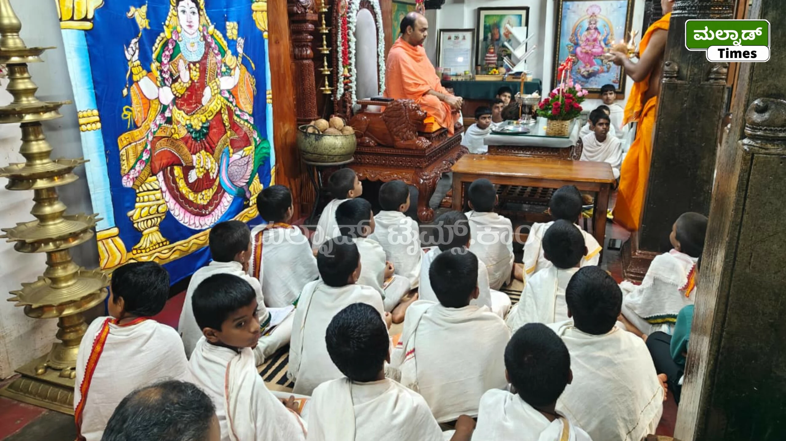 ಹೊಂಬುಜದಲ್ಲಿ ಗುರುಪೂರ್ಣಿಮಾ ಪೂಜೆ | ಜ್ಞಾನ ವಿಕಸನಕ್ಕಾಗಿ ಗುರುಶ್ರೀಗಳಿಂದ ಸತ್ಯದರ್ಶನ : ಶ್ರೀಗಳು – InShot 20260730 175933185