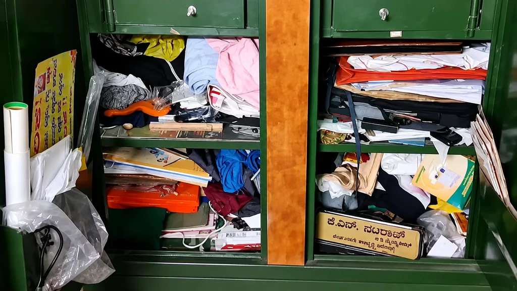 ಅರ್ಧ ಗಂಟೆಯಲ್ಲಿ ₹1.42 ಕೋಟಿ ಮೌಲ್ಯದ ಆಭರಣ ಕಳವು, ಹೇಗಾಯ್ತು? ಇಲ್ಲಿದೆ ಮಾಹಿತಿ – Storage Cabinet