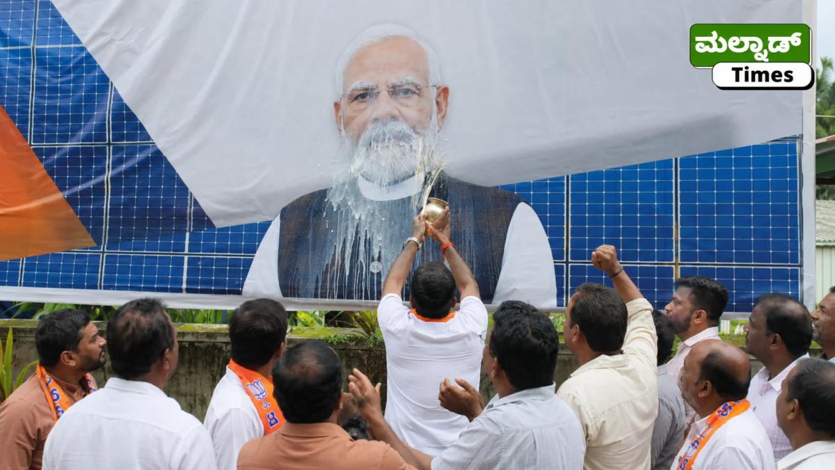 ಮೋದಿ ಫ್ಲೆಕ್ಸ್‌ಗೆ ಹಾಲು, ಗೋಮೂತ್ರ ಸಿಂಪಡಿಸಿ ‘ಶುದ್ಧೀಕರಣ’: ತೀರ್ಥಹಳ್ಳಿಯಲ್ಲಿ ಬಿಜೆಪಿ ಕಾರ್ಯಕರ್ತರ ವಿನೂತನ ಪ್ರತಿಭಟನೆ