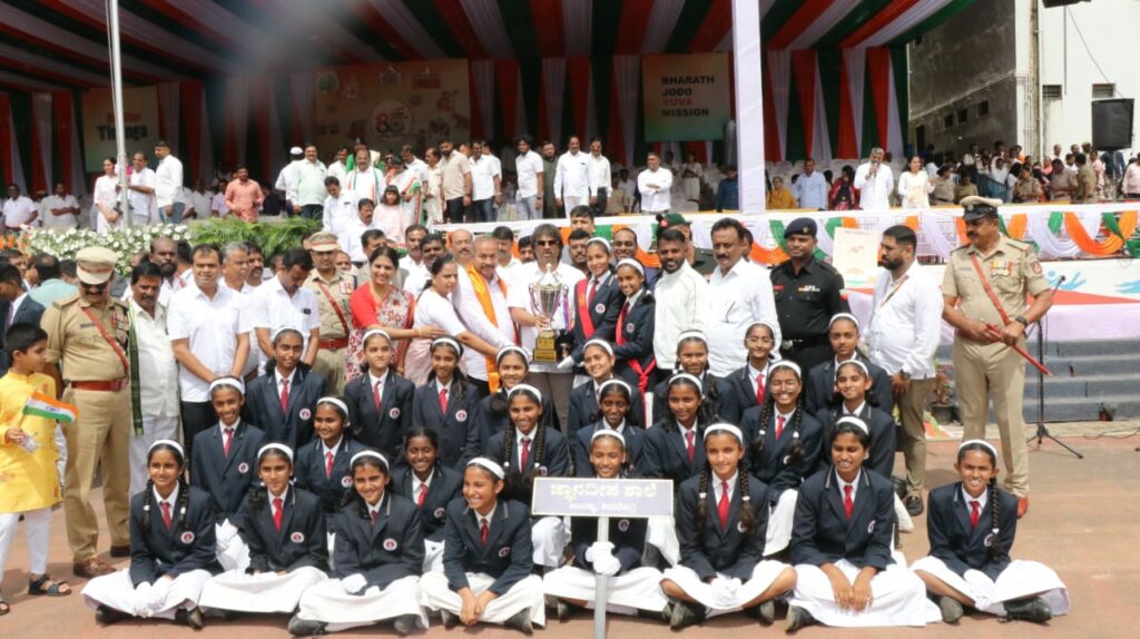ಶಿವಮೊಗ್ಗದಲ್ಲಿ 80ನೇ ಸ್ವಾತಂತ್ರ್ಯ ದಿನಾಚರಣೆ: ಈಸೂರು ಹೋರಾಟ ಸ್ಮರಿಸಿದ ಮಧು ಬಂಗಾರಪ್ಪ – madhubnagarappa
