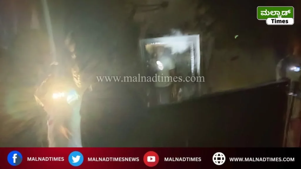 ಹೊಸನಗರ: ಶಾರ್ಟ್ ಸರ್ಕ್ಯೂಟ್‌ನಿಂದ ಮನೆಗೆ ಬೆಂಕಿ; ಲಕ್ಷಾಂತರ ರೂ. ಮೌಲ್ಯದ ವಸ್ತುಗಳು ಬೆಂಕಿಗಾಹುತಿ – fire4