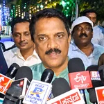 ಶಿವಮೊಗ್ಗ ದಸರಾ ಮೆರವಣಿಗೆಯಲ್ಲಿ ಬೆದರಿದ ಅಂಬಾರಿ ಆನೆ; ವಾಹನಗಳಿಗೆ ಹಾನಿ, ಆಭರಣ ಸುರಕ್ಷಿತ ಎಂದ ಪಾಲಿಕೆ ಆಯುಕ್ತ – 4ee4dc7e aa43 4495 969d ead…