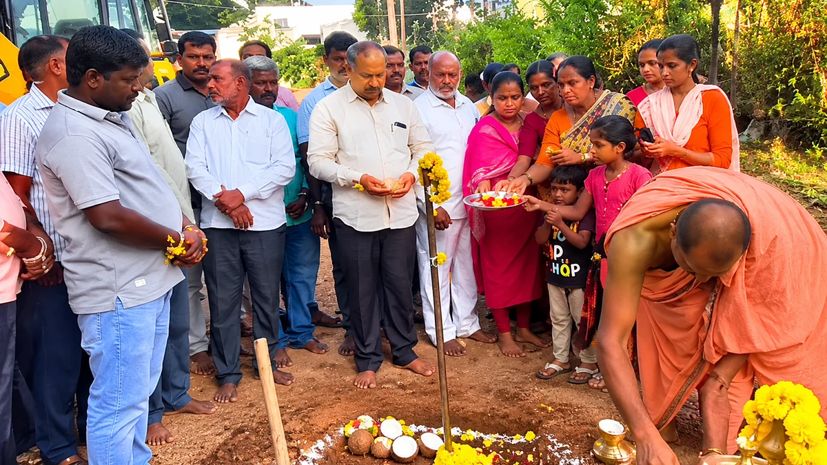 ವಿದ್ಯಾನಗರದಲ್ಲಿ ರಸ್ತೆ ಕಾಮಗಾರಿಗೆ ಶಾಸಕ ಎಸ್.ಎನ್. ಚನ್ನಬಸಪ್ಪ ಗುದ್ದಲಿ ಪೂಜೆ – channi